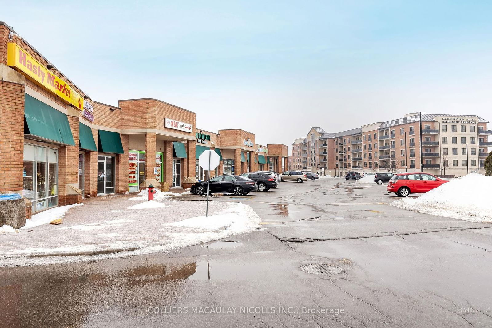 Building at 11005 Yonge Street, Richmond Hill, Devonsleigh