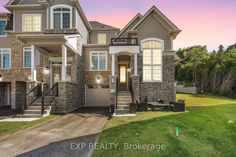 54 Lyall Stokes Circ  East Gwillimbury, L0G 1M0 | Image 1