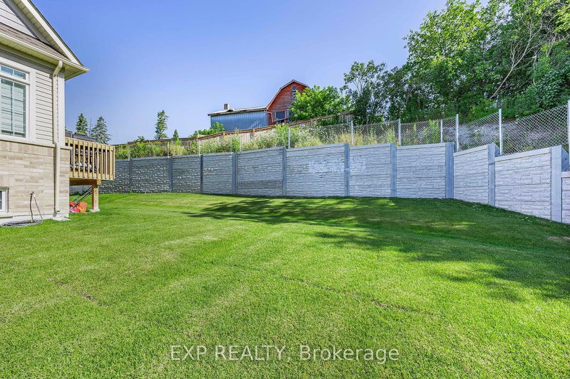 54 Lyall Stokes Circ  East Gwillimbury, L0G 1M0 | Image 31