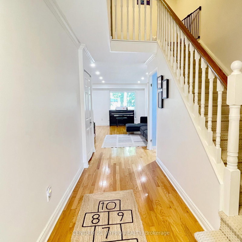 58 Knightsbridge Way, Markham, L3P 3W5 | Image 2