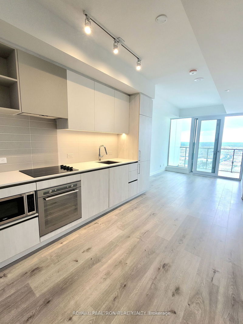 home for lease on 908-7890 Jane Street
