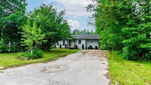 home for lease on 2438 25th Side Road