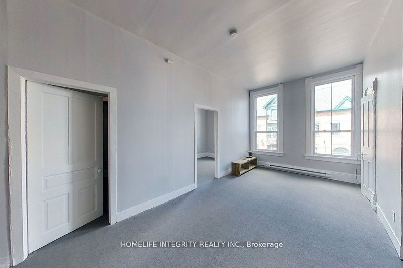 home for lease on 33 Victoria Street W