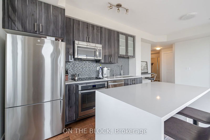  910A - 9088 Yonge St  Richmond Hill, L4C 0Z1 | Image 12