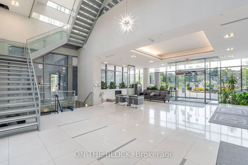  910A - 9088 Yonge St  Richmond Hill, L4C 0Z1 | Image 3