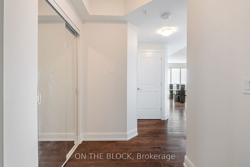  910A - 9088 Yonge St  Richmond Hill, L4C 0Z1 | Image 7