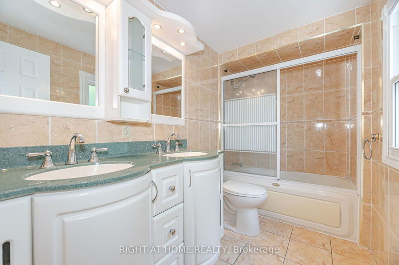 125 Woodward Ave  Markham, L3T 1G1 | Image 38