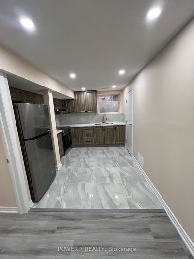 287 Castlemore Ave, Markham - Berczy image-0-3