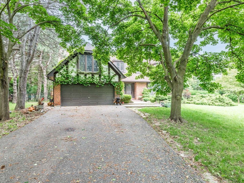 99 Burndean Crt, Richmond Hill, L4C 9W5 | Image 2