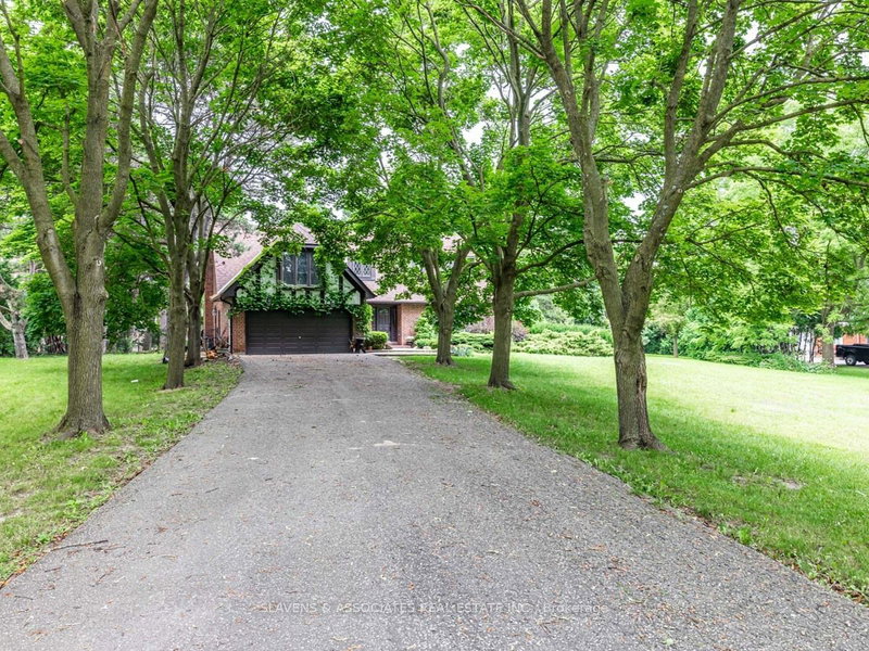 99 Burndean Crt, Richmond Hill, L4C 9W5 | Image 3