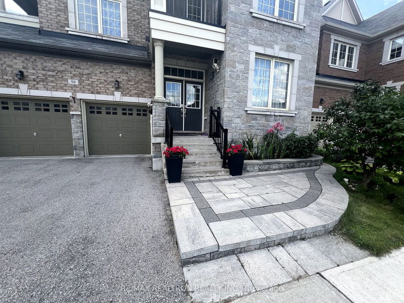 98 Greenspire Ave  Markham, L6E 0S2 | Image 2