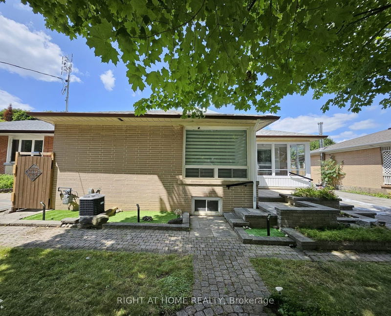 home for lease on 96 Rockport Crescent