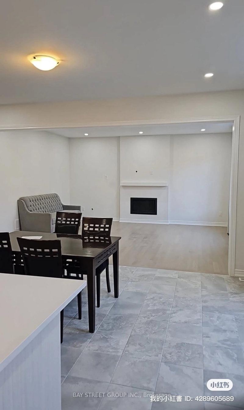 room - 49 Bud leggett Cres Cres, Georgina, L4P 0B5 | Image 2