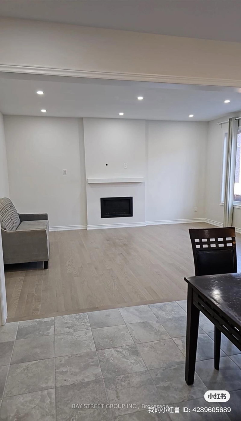 room - 49 Bud leggett Cres Cres, Georgina, L4P 0B5 | Image 3