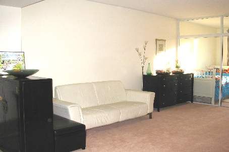 202 - 7398 Yonge St, Vaughan, L4J8J2 | Image 2