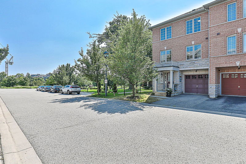 59 THOROUGHBRED Way  Markham, L6C 0B7 | Image 1