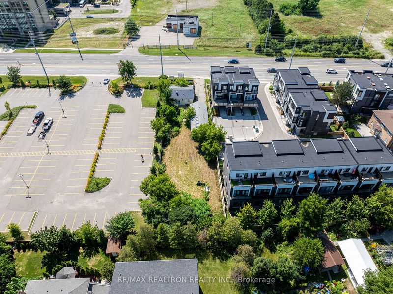 9593 Bathurst St  Richmond Hill, L4C 3X3 | Image 11