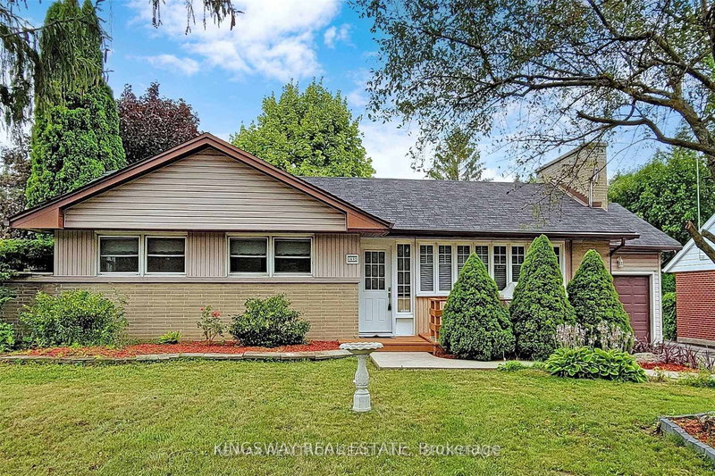 49 Don Mor Dr, Newmarket, L3Y 1G8 | Image 2