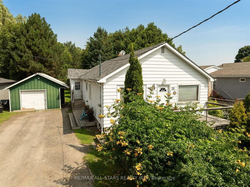 35 Maple St  Uxbridge, L9P 1C8 | Image 1