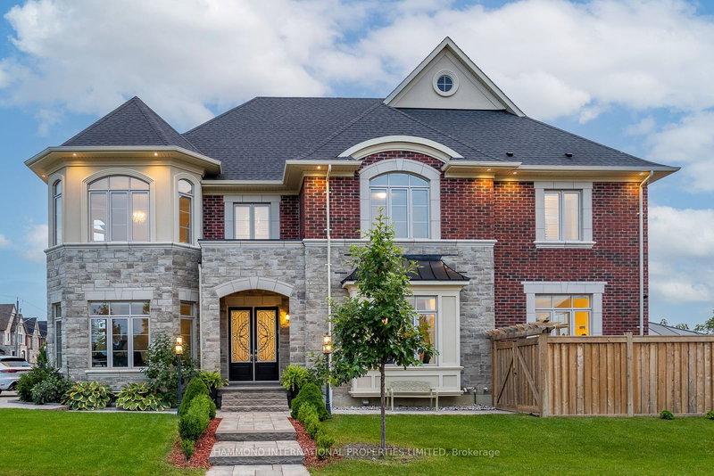 70 Bond Cres, Richmond Hill, L4E 3K4 | Image 3