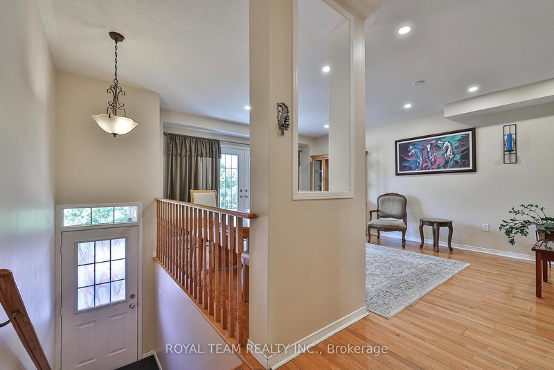 11 Jarrett Crt, Vaughan, L6A 3W4 | Image 3