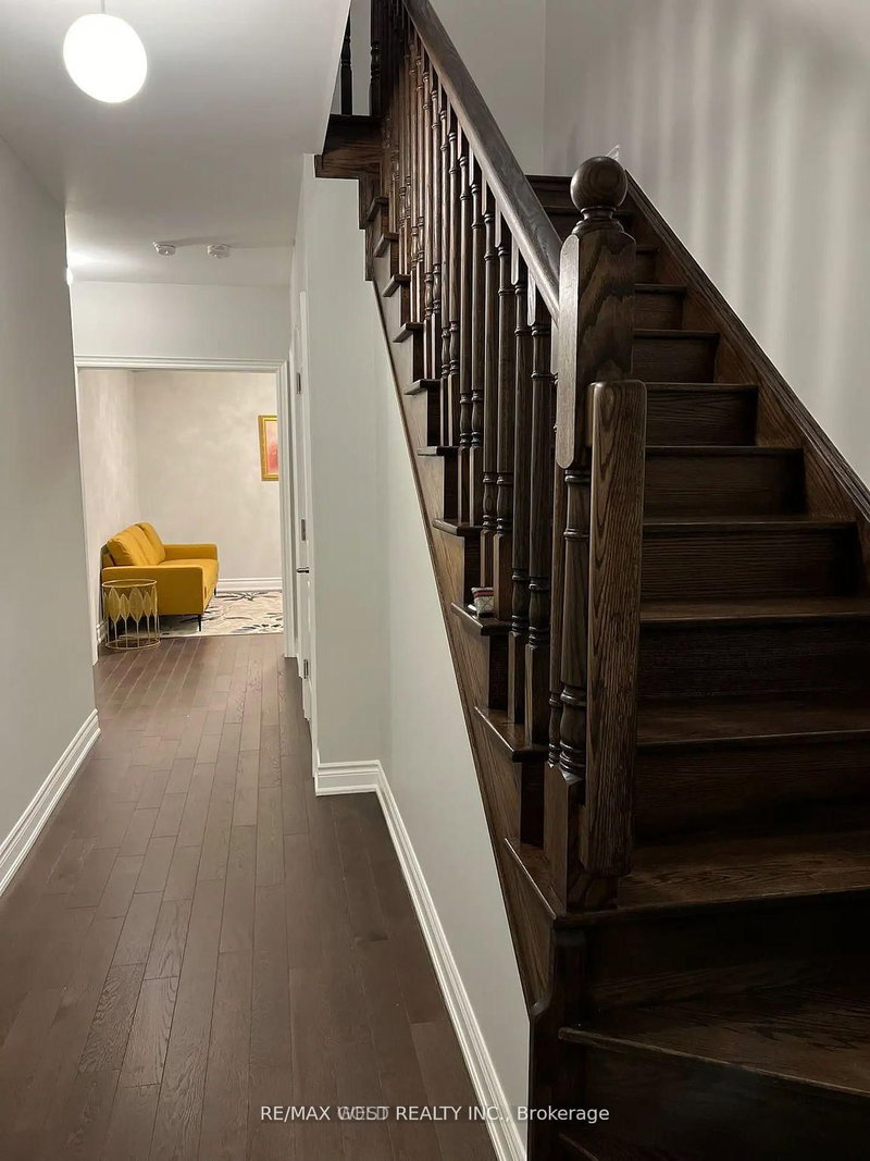 65 Port Royal Ave, Vaughan, L4H 4K6 | Image 2