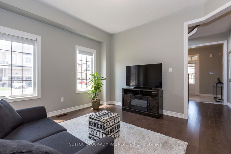 53 Pietrowski Dr  Georgina, L4P 0J8 | Image 5