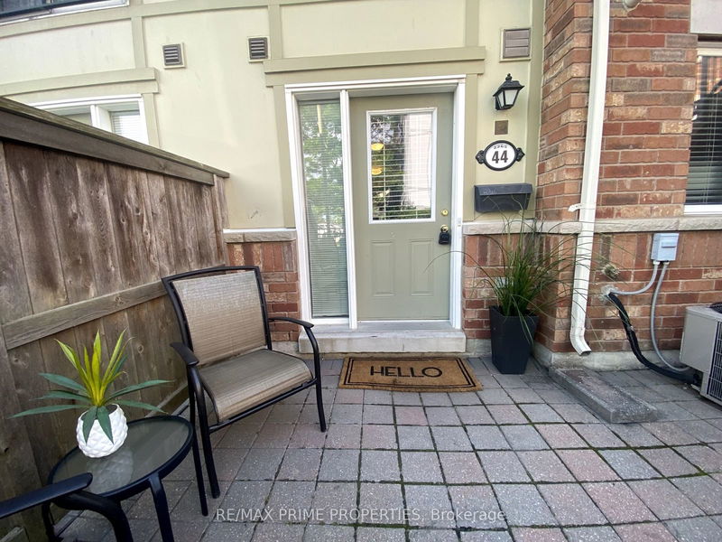 home for lease on 44-2265 Bur Oak Avenue
