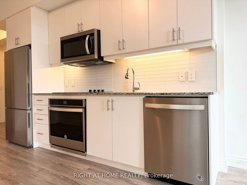 1115 - 9618 Yonge St, Richmond Hill, L4C 0X5 | Image 3