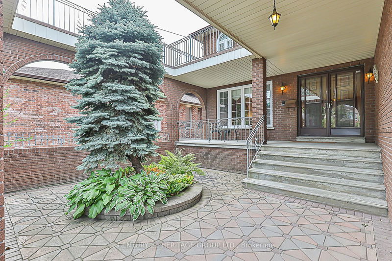 33 May Ave  Richmond Hill, L4C 3S7 | Image 3