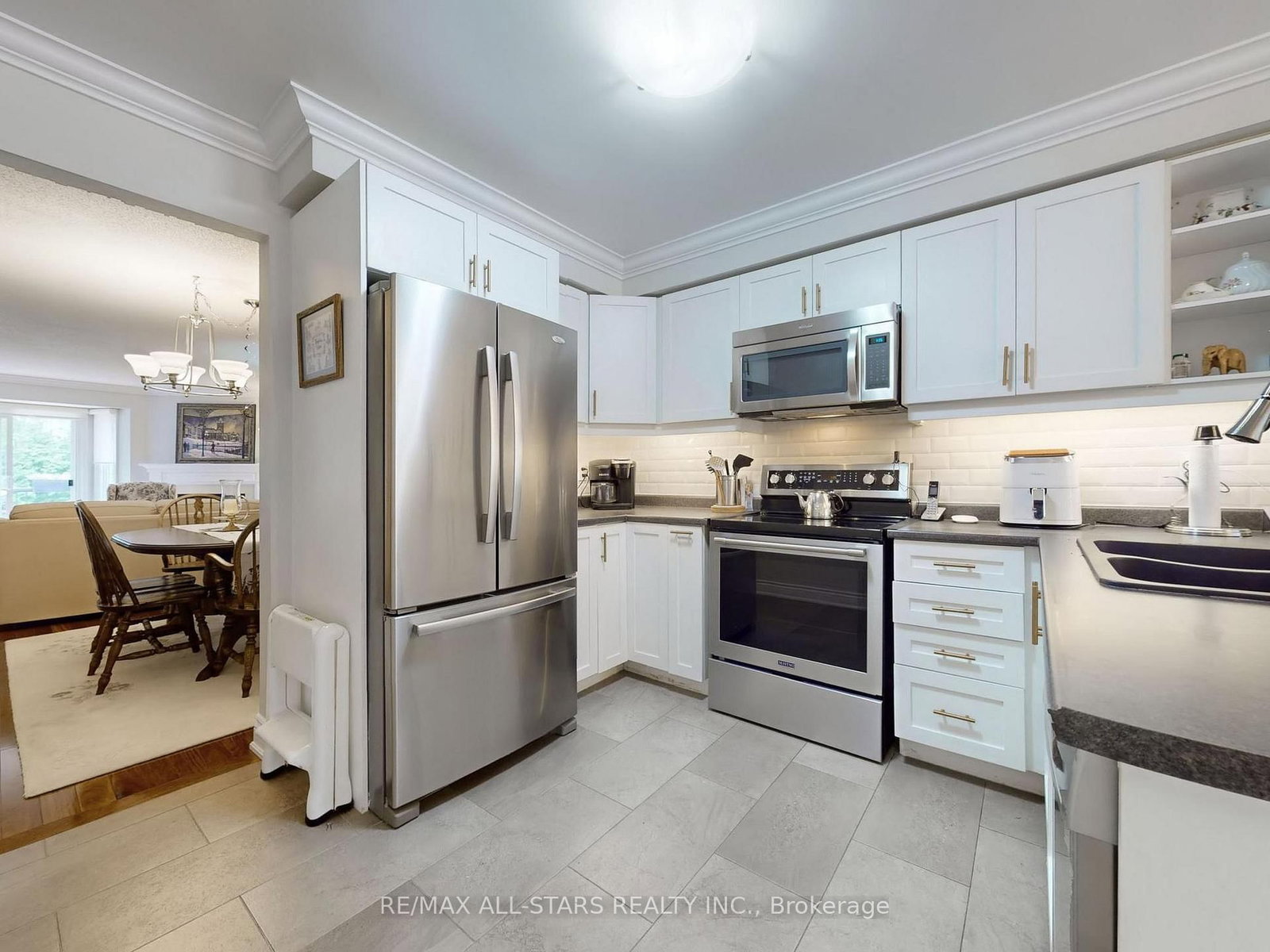 Listing Image 9