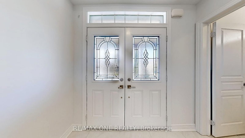 22 Bostock Dr, Georgina, L4P 0C2 | Image 3