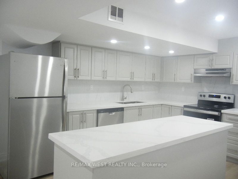 home for lease on 110 Cupola Crescent