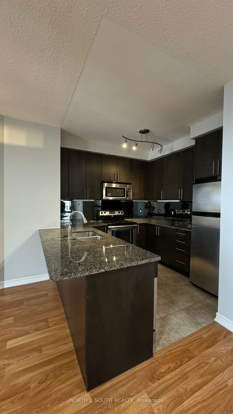 home for lease on 910-9235 Jane Street