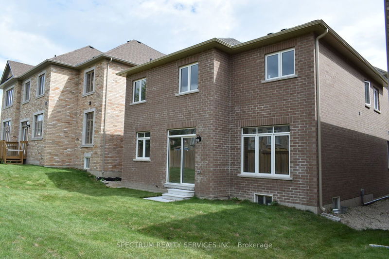 12 Barrow Ave  Bradford West Gwillimbury, L3Z 0W1 | Image 3