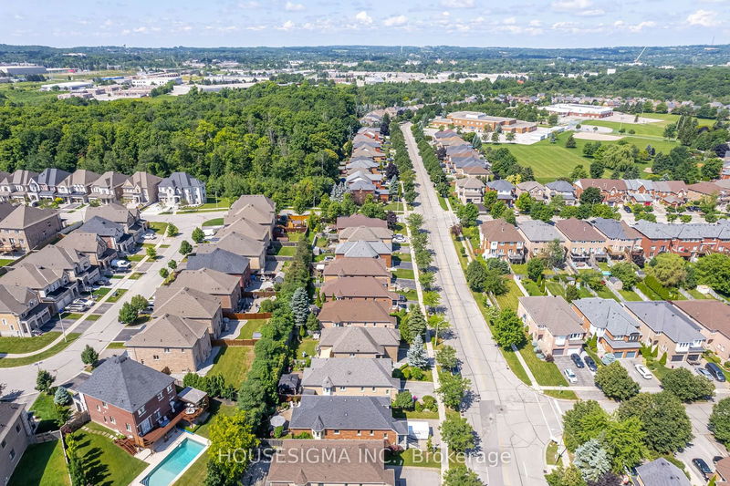 512 Stone Rd W Aurora, L4G 6Z7 | Image 28