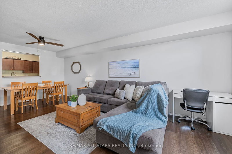  212 - 260 Davis Dr  Newmarket, L3Y 7C3 | Image 18