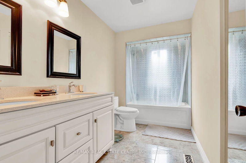 238 Bristol Rd  Newmarket, L3Y 7X6 | Image 18