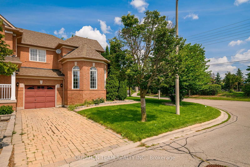 66 Madeira Ave  Vaughan, L6A 2Y2 | Image 2