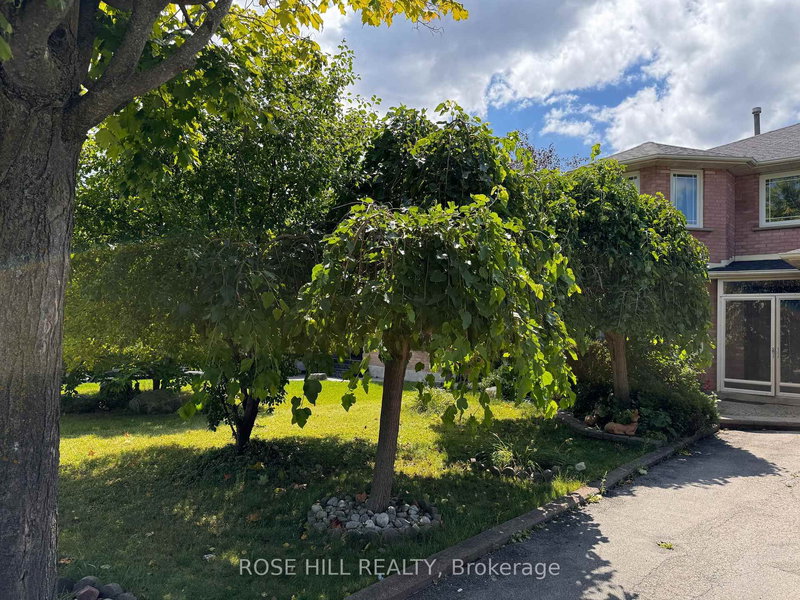 97 Stave Cres, Richmond Hill, L4C 9J2 | Image 3