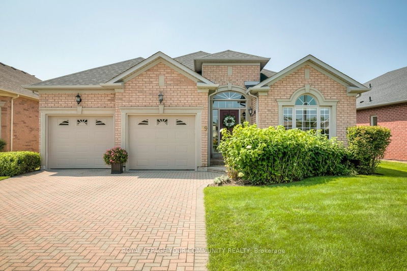 19 Boros Link   Whitchurch-Stouffville, L4A 1N7 | Image 1