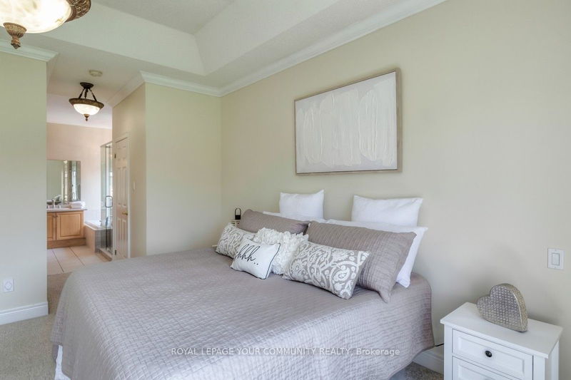 19 Boros Link   Whitchurch-Stouffville, L4A 1N7 | Image 24