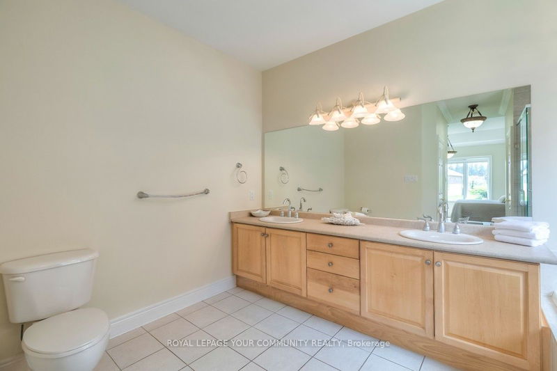 19 Boros Link   Whitchurch-Stouffville, L4A 1N7 | Image 26