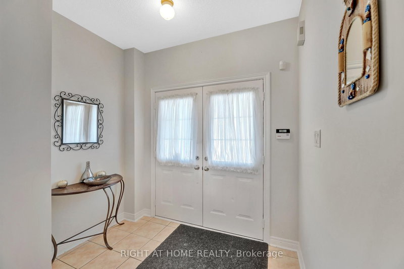 62 Martini Dr, Richmond Hill, L4S 2T7 | Image 2