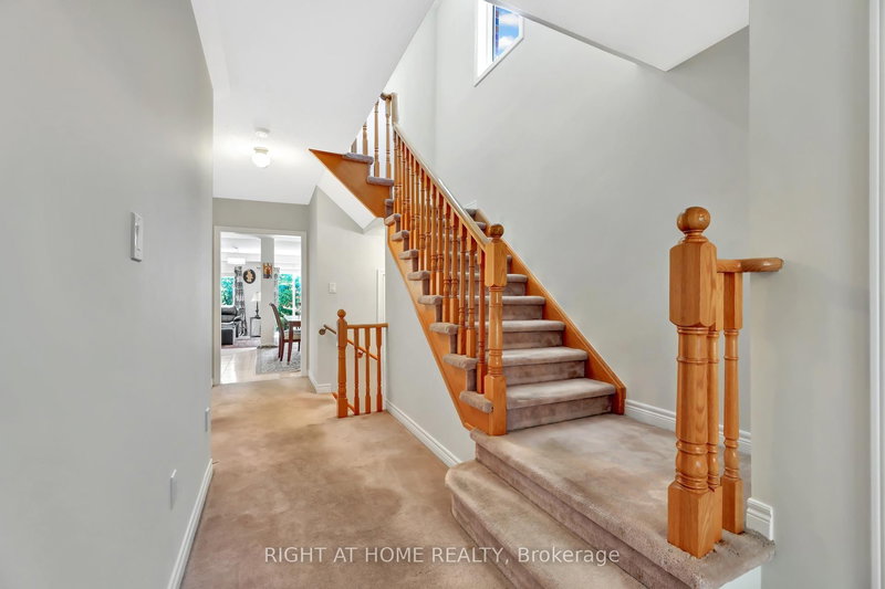 62 Martini Dr, Richmond Hill, L4S 2T7 | Image 3