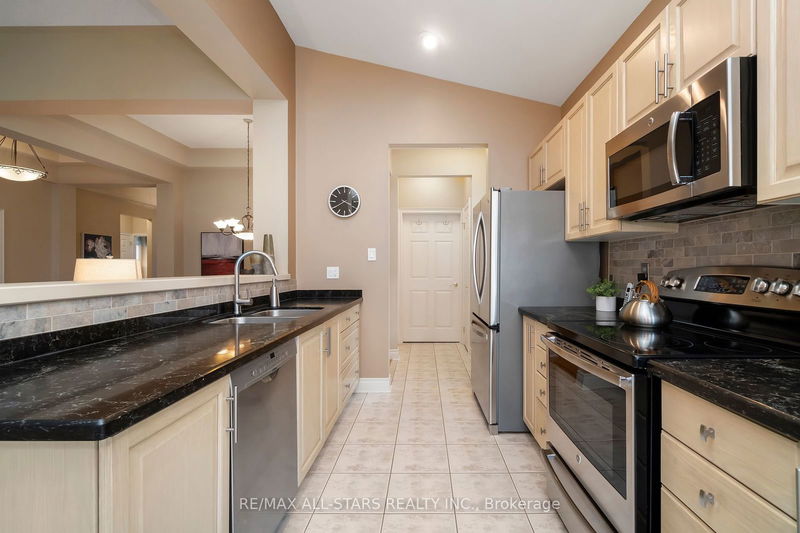 70 Arnie's Chance   Whitchurch-Stouffville, L4A 1L7 | Image 17