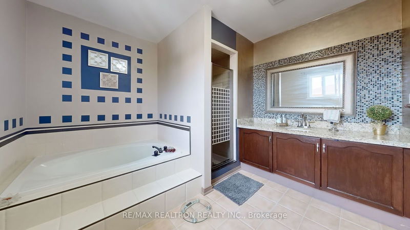 84 Viewmark Dr  Richmond Hill, L4S 1E3 | Image 25