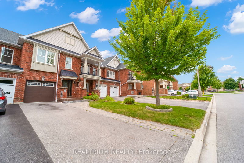 282 Sandale Rd  Whitchurch-Stouffville, L4A 0Y4 | Image 2