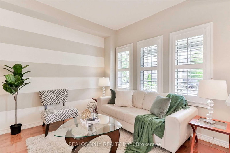 284 Bilbrough St, Aurora, L4G 7X5 | Image 3