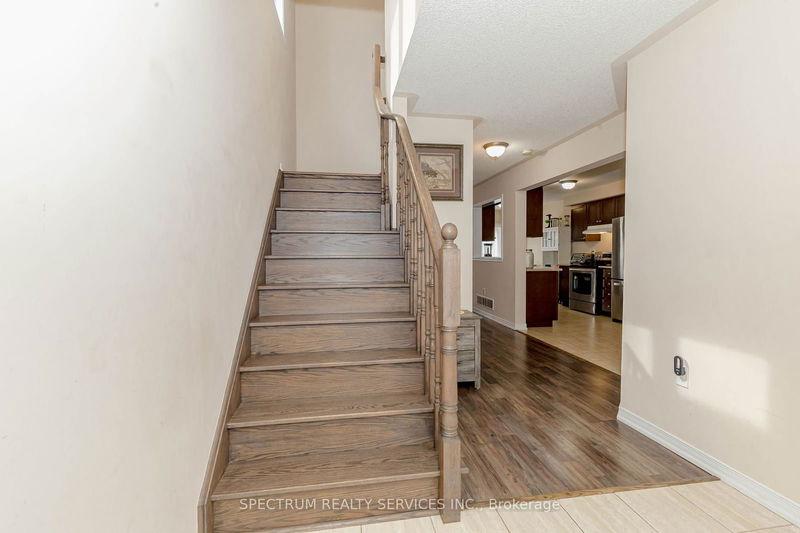 81 Hopkins Cres  Bradford West Gwillimbury, L3Z 0R7 | Image 5